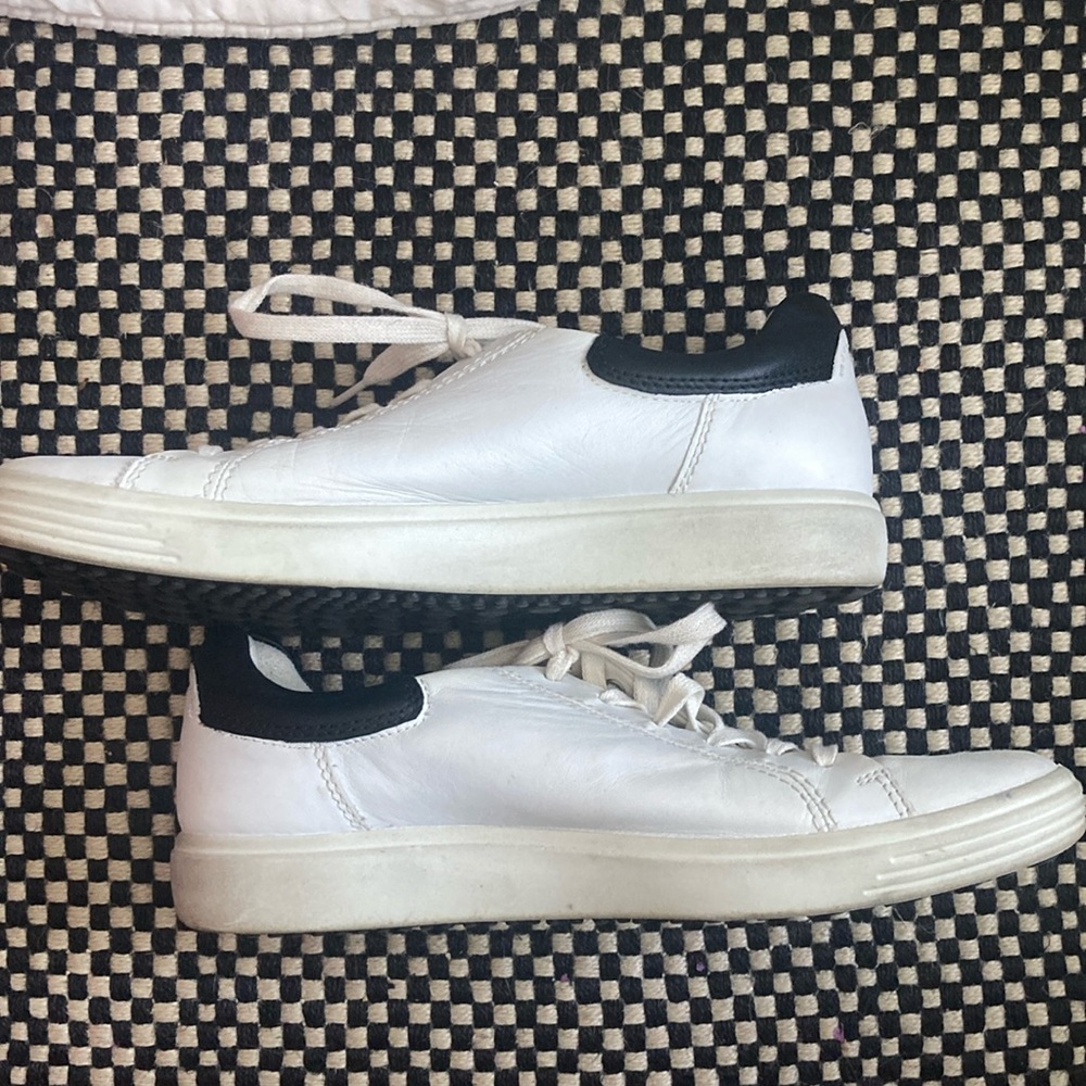 Ecco Sneaker size 10/10.5/euro 41